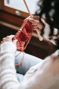 Learn the difference knit crochet